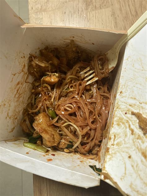 How many calories are in chicken pad thai - calories, carbs, nutrition