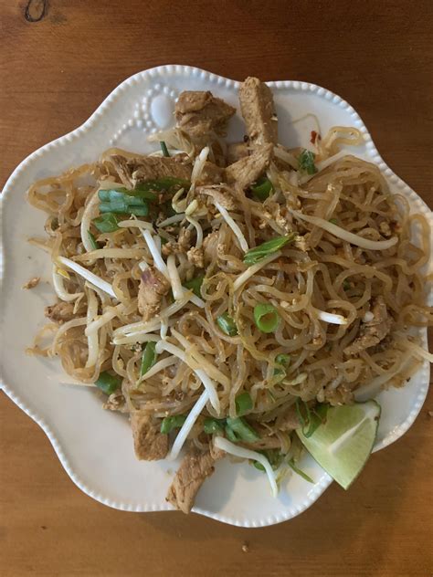 How many calories are in chicken pad thai, workplace only - calories, carbs, nutrition