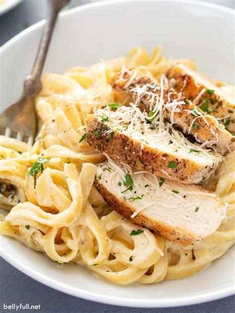 How many calories are in chicken pasta alfredo with garlic bread and vegetable - calories, carbs, nutrition