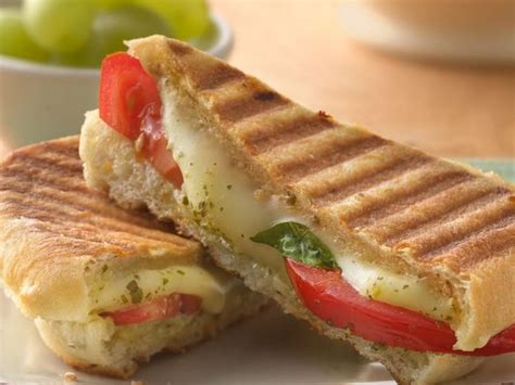 How many calories are in chicken pepper panini - calories, carbs, nutrition