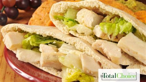 How many calories are in chicken pita with tzatzki - calories, carbs, nutrition