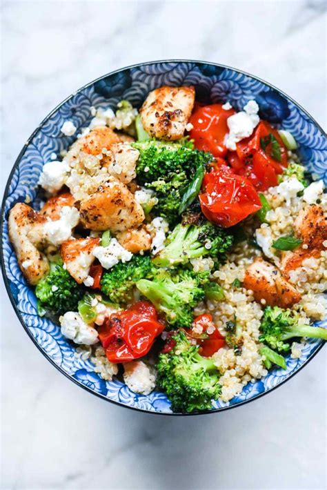 How many calories are in chicken quinoa chili bowl - calories, carbs, nutrition