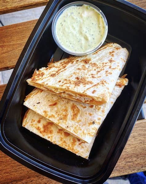 How many calories are in chicken ranchero and jalapeno quesadilla - calories, carbs, nutrition