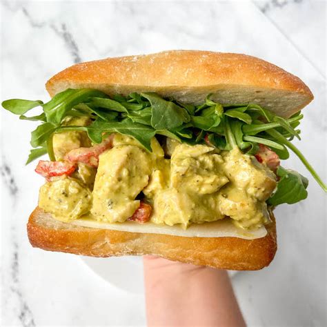 How many calories are in chicken salad 1/2 ciabatta w/ veggies - calories, carbs, nutrition