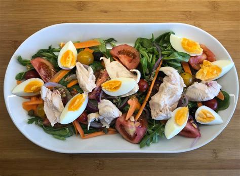 How many calories are in chicken salad nicoise - calories, carbs, nutrition