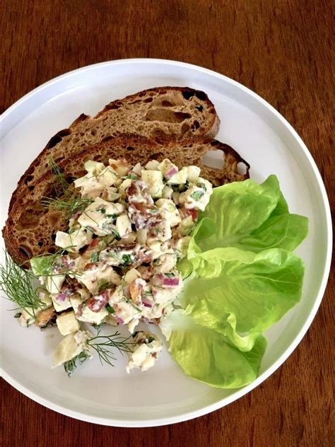 How many calories are in chicken salad on rye - calories, carbs, nutrition