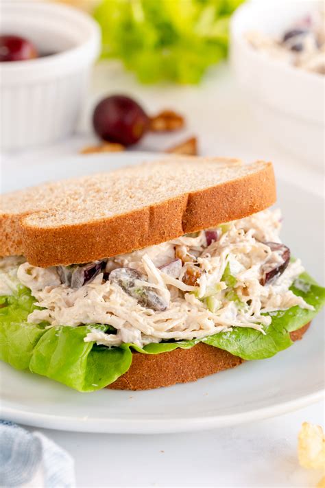 How many calories are in chicken salad sandwich with almonds - calories, carbs, nutrition