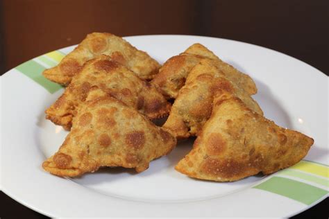 How many calories are in chicken samosa with cilantro ginger yogurt - calories, carbs, nutrition