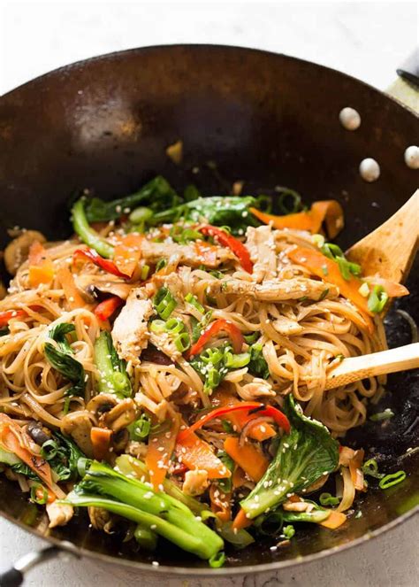 How many calories are in chicken stir fry with pasta small - calories, carbs, nutrition