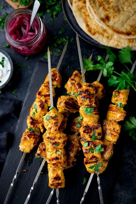 How many calories are in chicken tikka skewer with mint & cucmuber - calories, carbs, nutrition