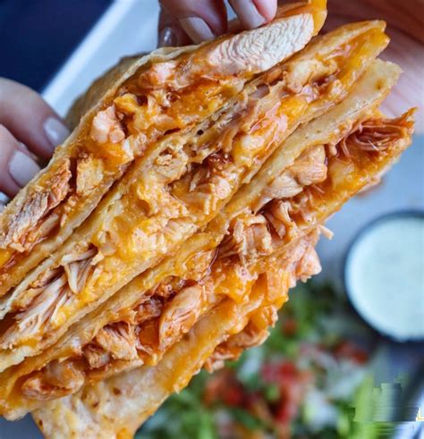 How many calories are in chicken tinga quesadilla - calories, carbs, nutrition