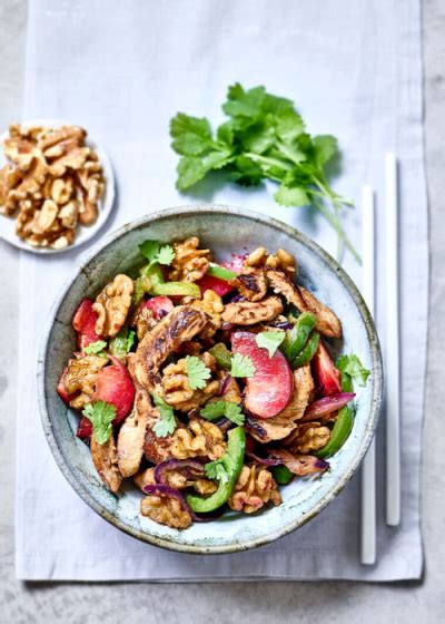 How many calories are in chicken walnut stir fry - calories, carbs, nutrition