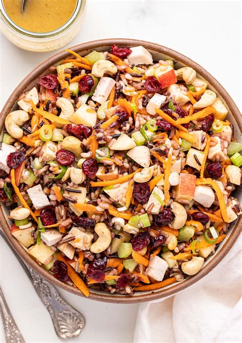 How many calories are in chicken wild rice salad with mixed greens - calories, carbs, nutrition