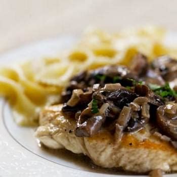 How many calories are in chicken withmushroom sage crm sauce - calories, carbs, nutrition