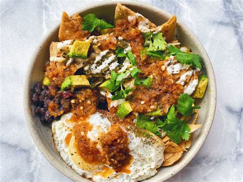 How many calories are in chilaquiles with salsa verde - calories, carbs, nutrition