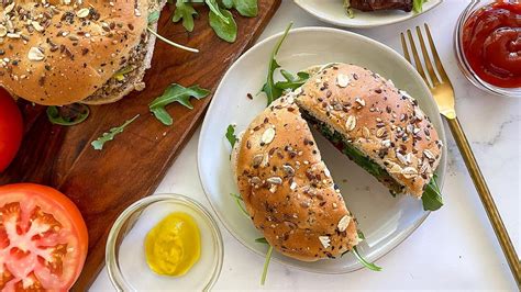 How many calories are in chili black bean burger (62330.0) - calories, carbs, nutrition