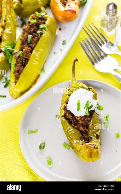 How many calories are in chipotle beef stuffed peppers - calories, carbs, nutrition