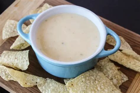 How many calories are in chips and queso - calories, carbs, nutrition