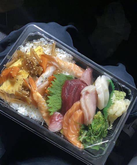 How many calories are in chirashi - calories, carbs, nutrition