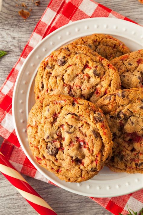 How many calories are in chocolate chip candy cane cookie - calories, carbs, nutrition