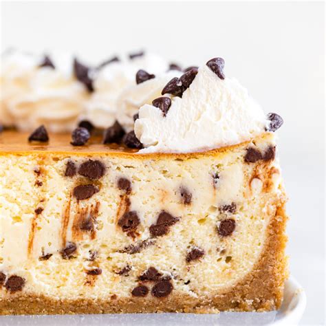 How many calories are in chocolate chip cheesecake round - calories, carbs, nutrition