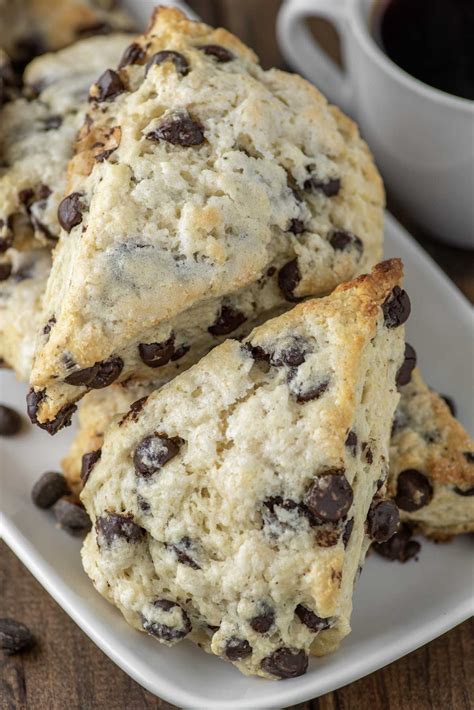 How many calories are in chocolate chip scone - calories, carbs, nutrition