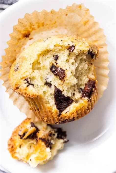 How many calories are in chocolate chunk muffins - calories, carbs, nutrition