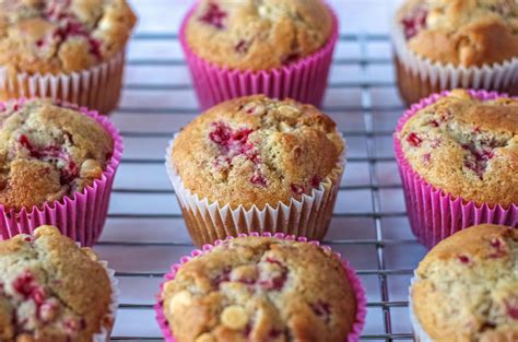 How many calories are in chocolate mocha raspberry muffin - calories, carbs, nutrition