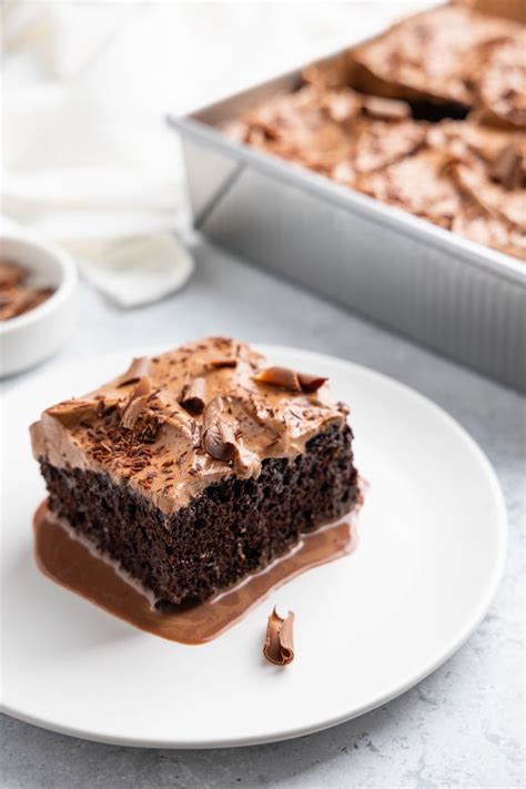 How many calories are in chocolate tres leches - calories, carbs, nutrition