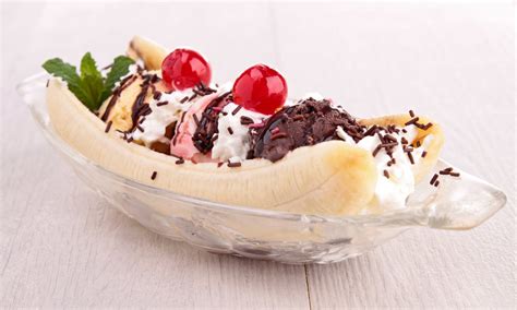 How many calories are in chocolate-banana split - calories, carbs, nutrition