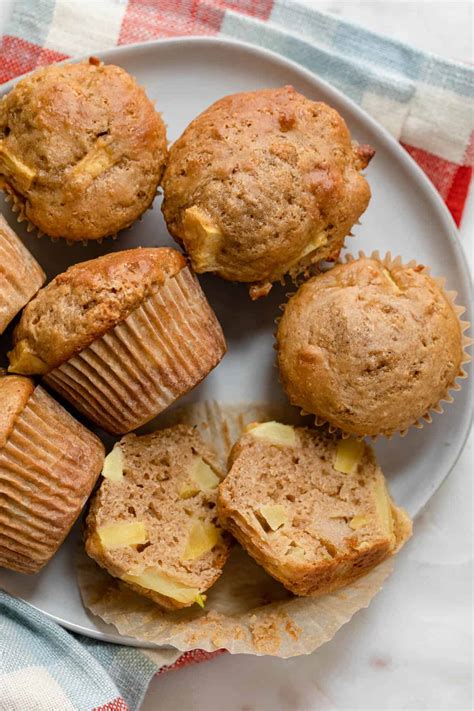 How many calories are in cinnamon apple muffin - calories, carbs, nutrition