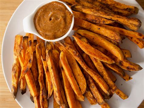 How many calories are in cinnamon chipotle sweet potato fries - calories, carbs, nutrition