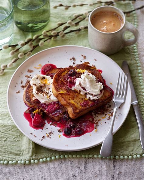 How many calories are in cinnamon french toast with berry compote - calories, carbs, nutrition