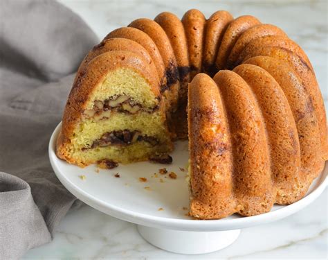 How many calories are in cinnamon swirl & raisin bagel - calories, carbs, nutrition
