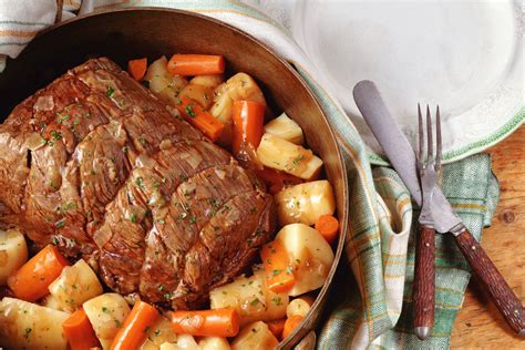 How many calories are in classic beef pot roast - calories, carbs, nutrition