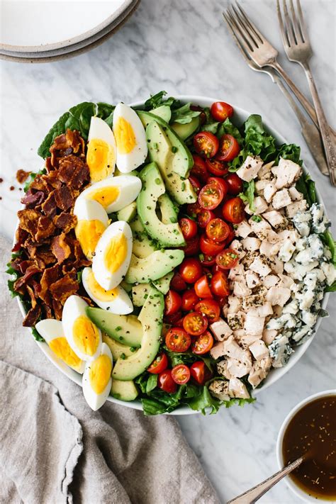 How many calories are in classic cobb salad - calories, carbs, nutrition