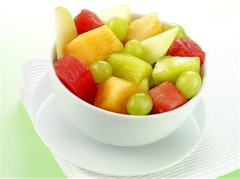 How many calories are in classic fruit salad - calories, carbs, nutrition