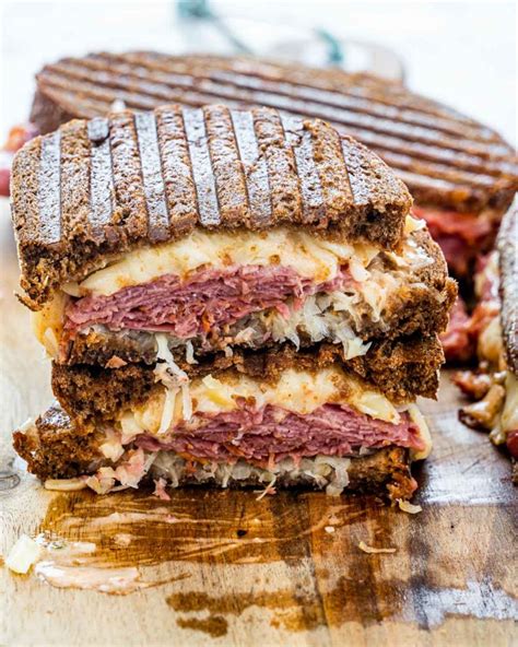 How many calories are in classic reuben panini - calories, carbs, nutrition