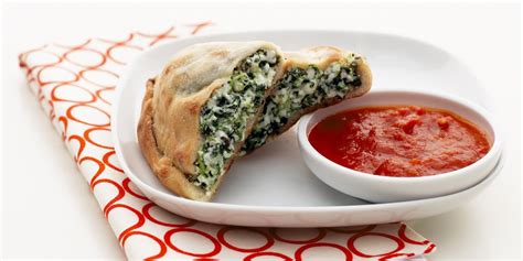 How many calories are in classic spinach calzone - calories, carbs, nutrition