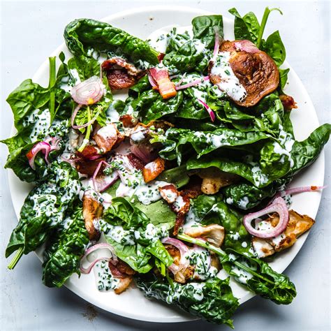 How many calories are in classic spinach salad - calories, carbs, nutrition