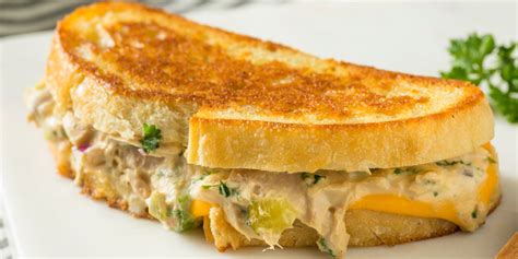 How many calories are in classic tuna melt - calories, carbs, nutrition