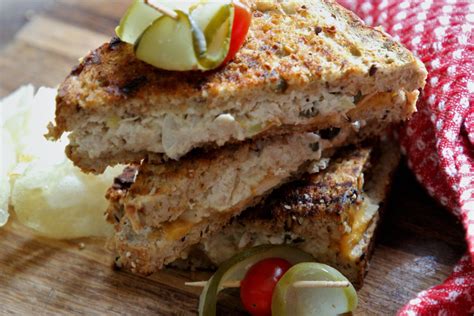 How many calories are in classic tuna melt panino - calories, carbs, nutrition