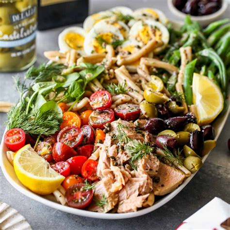 How many calories are in classique nicoise salad - calories, carbs, nutrition