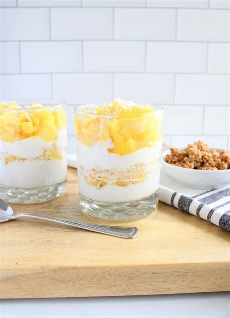 How many calories are in coconut pineapple parfait - calories, carbs, nutrition