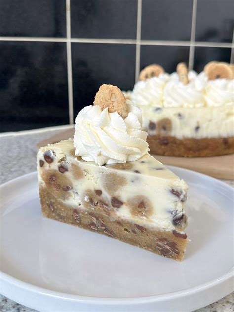 How many calories are in cookie dough cheesecake - calories, carbs, nutrition