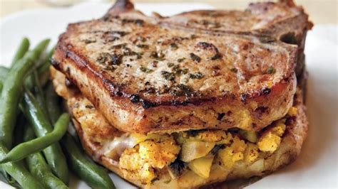 How many calories are in cornbread stuffed pork chop - calories, carbs, nutrition