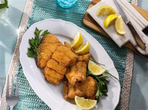 How many calories are in cornmeal-crusted catfish - calories, carbs, nutrition