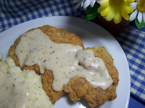 How many calories are in country fried steak with cream gravy - calories, carbs, nutrition