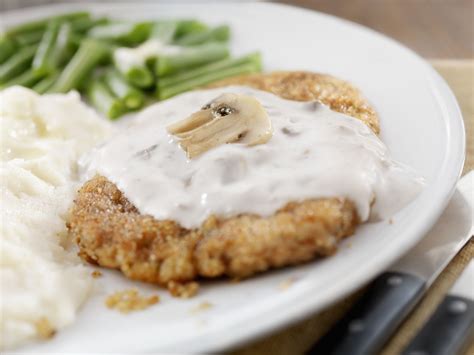 How many calories are in country fried steak with pepper cream gravy - calories, carbs, nutrition