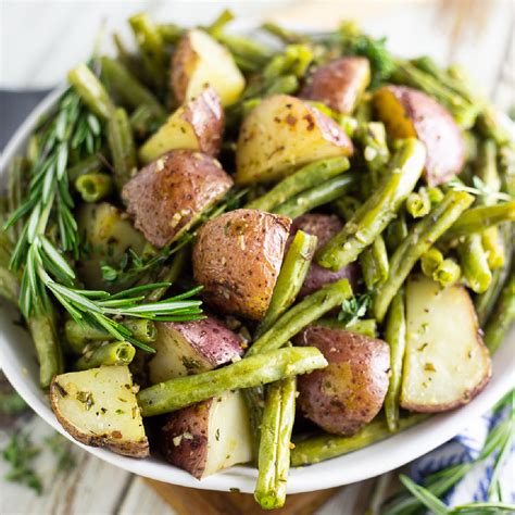 How many calories are in cowboy tri-tip with herb roasted potatoes and green beans with caramelized onions and mushrooms - calories, carbs, nutrition